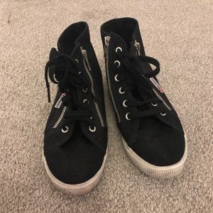 High top Superga Sneakers (Women’s 6.5)